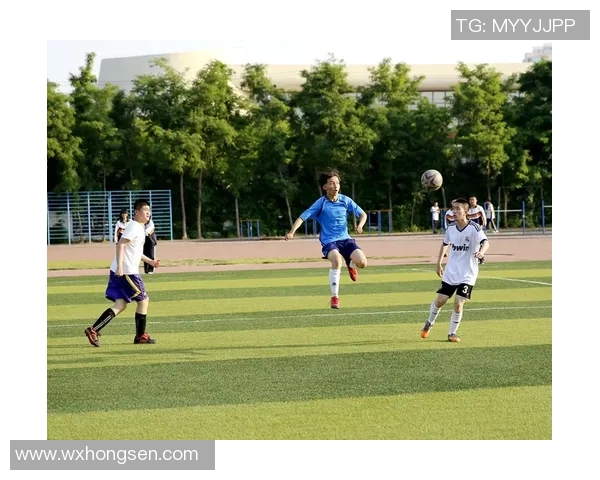 黎族足球球星拼搏绿茵场展民族风采谱写体育奋进新篇章